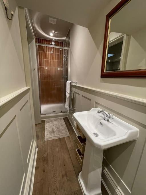 Peaceful Apartment In The Heart Of Frome Exterior photo