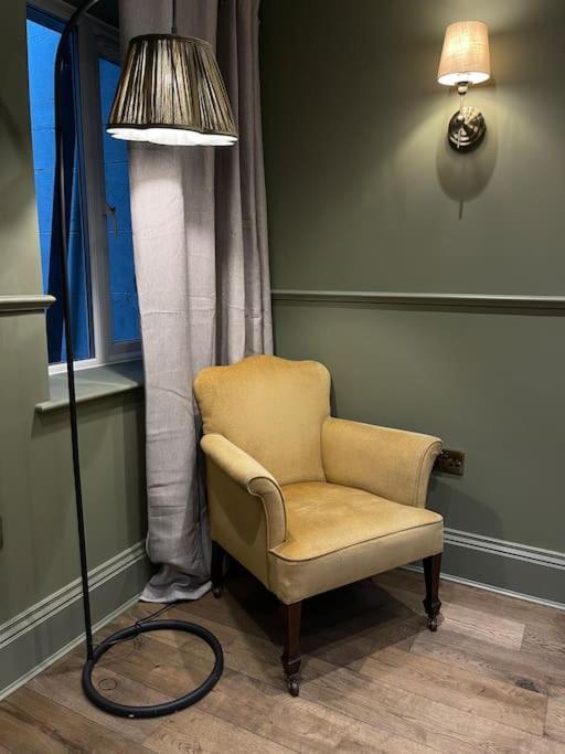 Peaceful Apartment In The Heart Of Frome Exterior photo