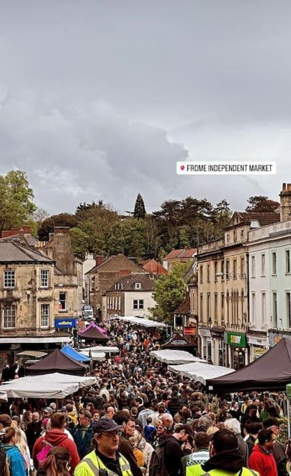 Peaceful Apartment In The Heart Of Frome Exterior photo